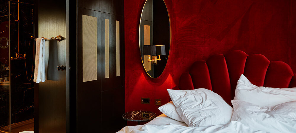 Intime Room: Cozy red velvet bed, mirrors next to it