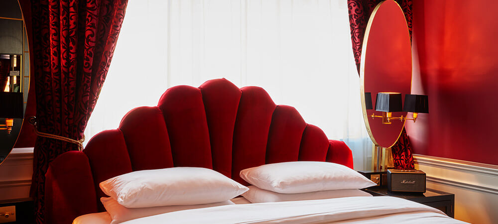 Superior Room: All red room, Mirrors next to the queen-size bed