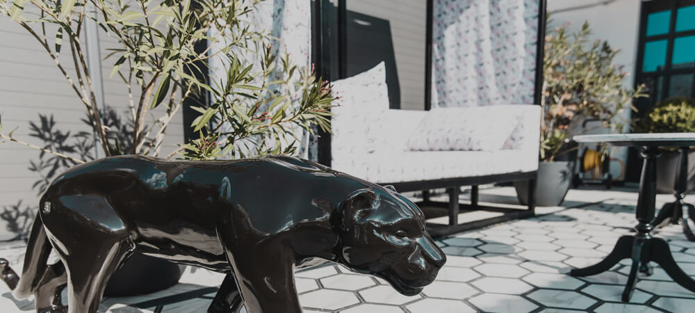 Terrace Suite: spacious terrace with plants and a statue